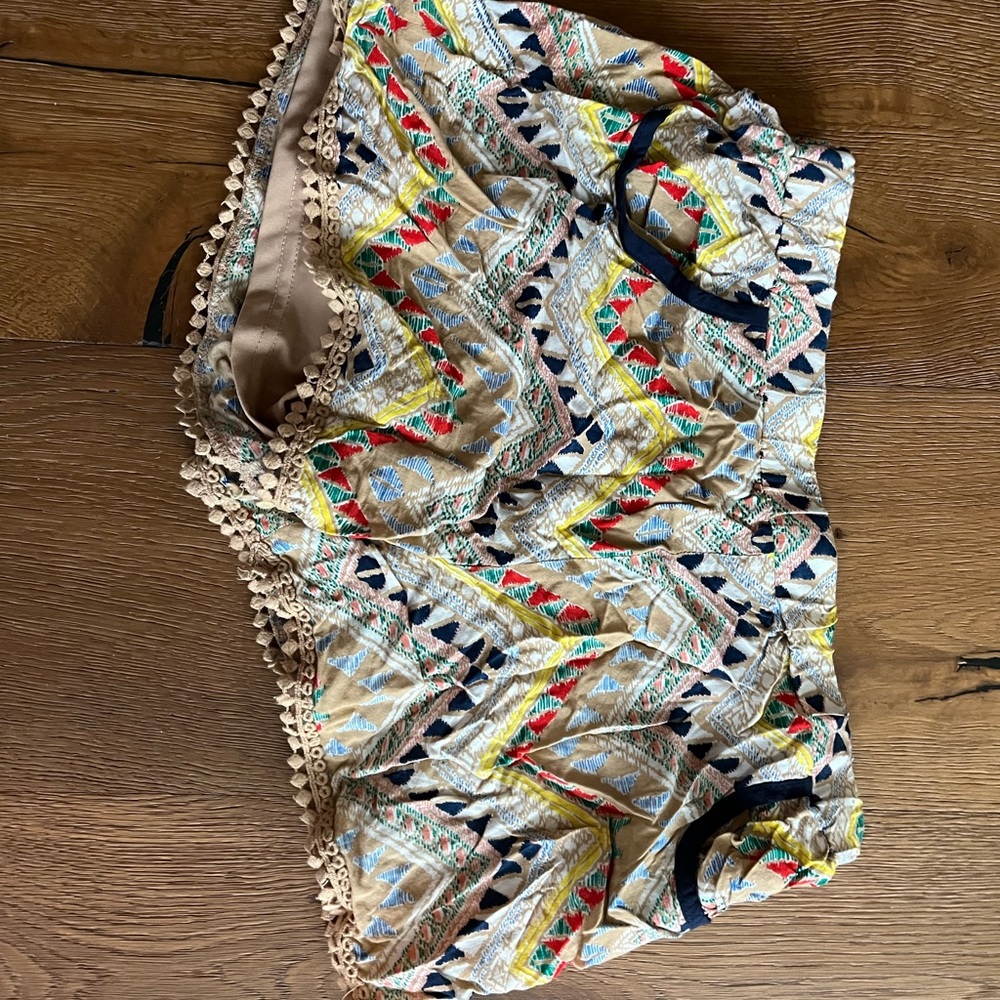 Size small (0 or 2) shorts